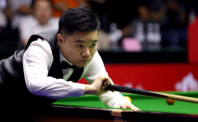 东鲁能足球 东鲁能足球